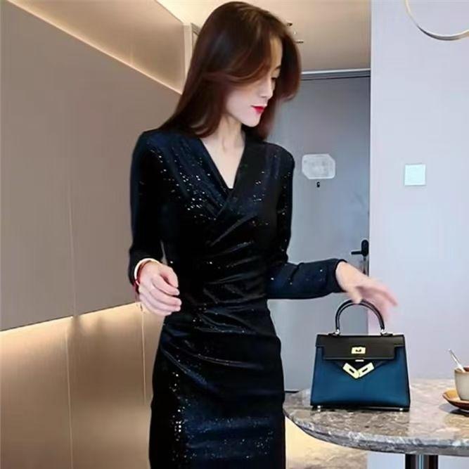 Retro V-neck Velvet Gypsy Dress for Women's Autumn and Winter New Temperament Waist and Thin Split Hip Wrap Long Skirt
