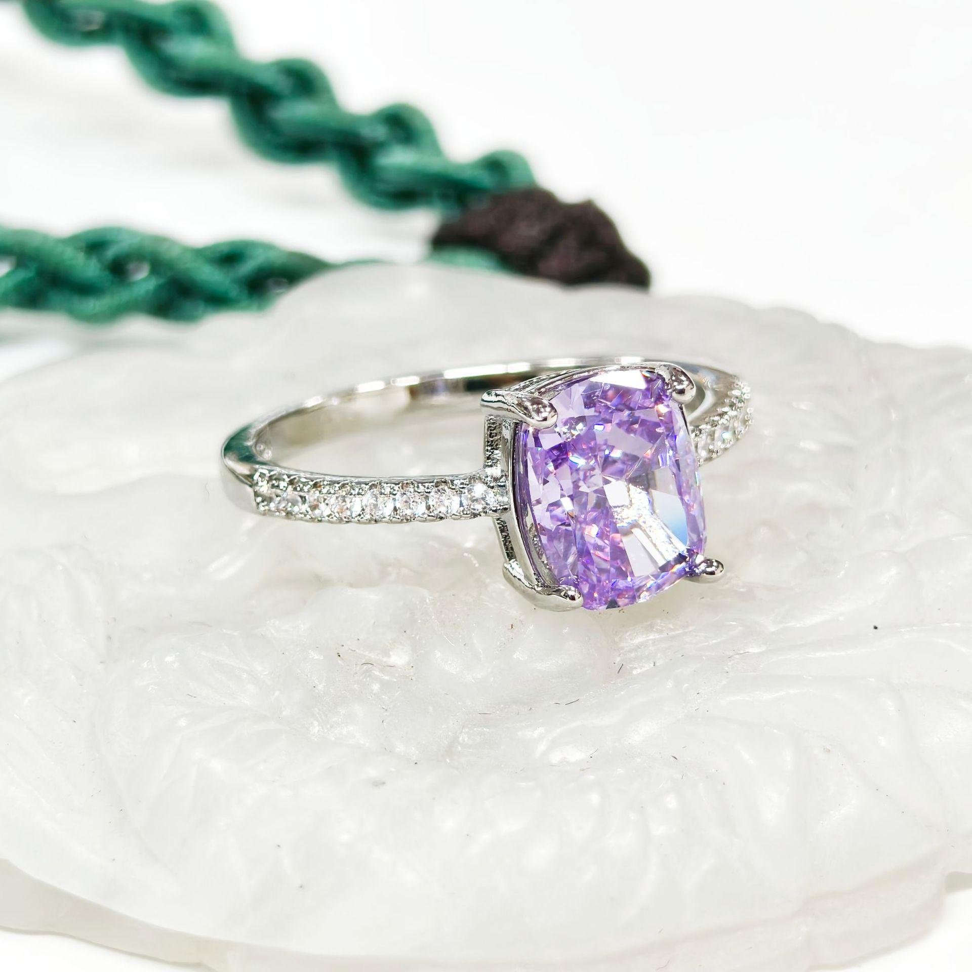 Gessen Jewelry Ice Flower Oval Cut Ring with Inlaid Design Size 5