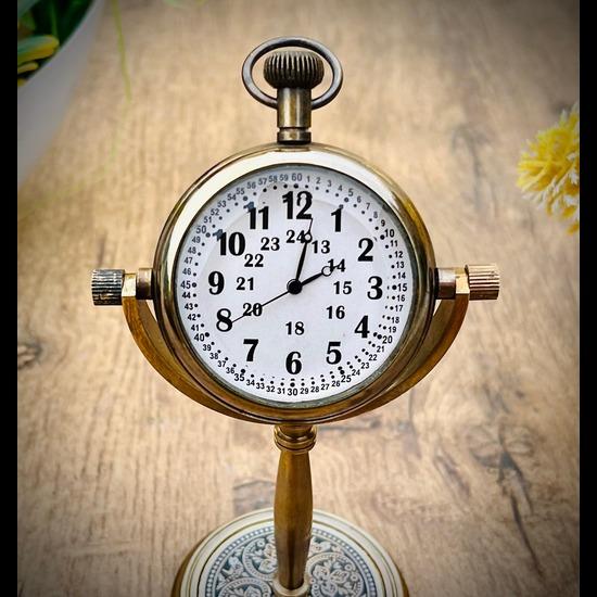 

Персонализированные настольные часы в стиле ретро, персонализированный подарок для пары, настольные часы, рождественский подарок, подарок на годовщину, подарок в виде часов ручной работы