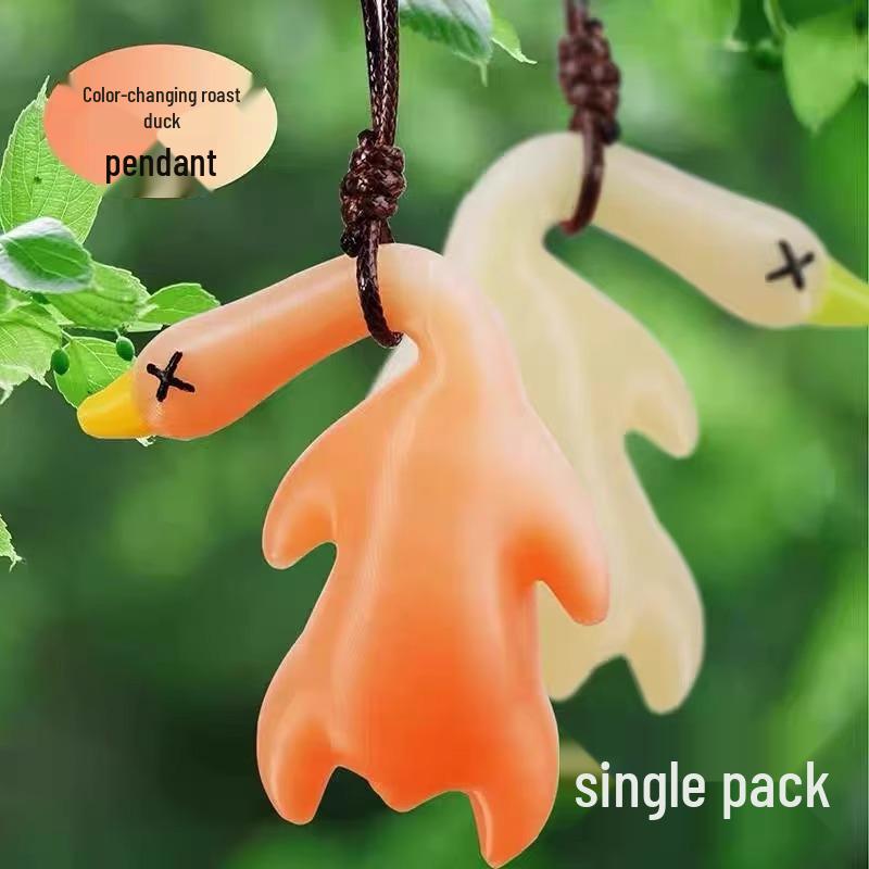 

Light-Reactive Roast Duck Pendant: Humorous Keychain with UV Color Shift Technology - Exquisite and Creative Design