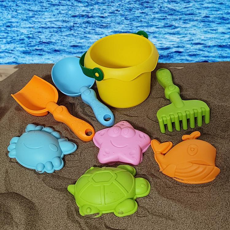 Kids' Sand and Snow Play Set: Shovel, Digging Tools and Beach Toys
