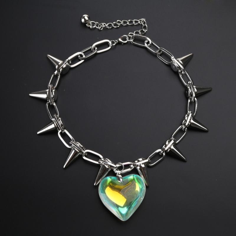 Rivets Heart Necklace Heart Pendant Clavicle Chain Choker for Women Teen Girls Rock Y2k Necklace for Halloween Jewelry