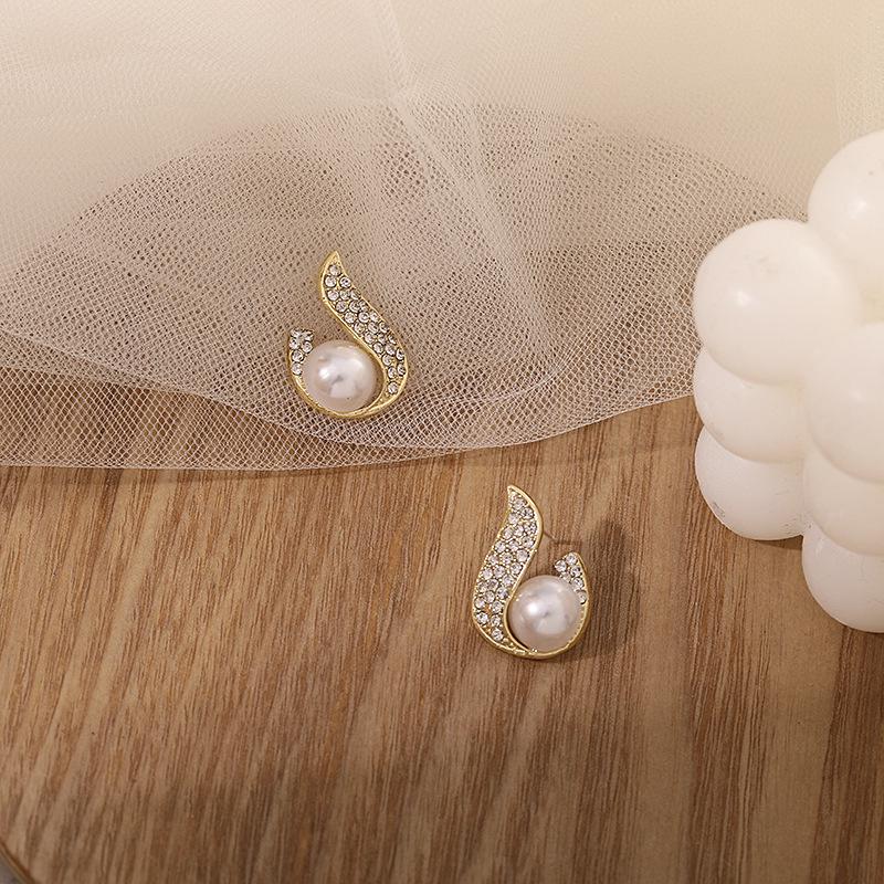 Korean 2025 Pearl Teardrop Stud Earrings - Trendy Influencer Design
