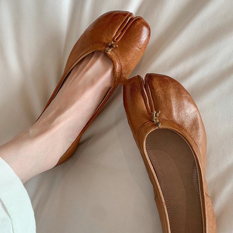 2025A Νέο Στυλ Παπούτσια με Διαχωρισμό Δακτύλων Πλυμένα με Δέρμα, Γυναικεία Ρηχά Ασημί Παπούτσια Μονά 'Οπλή Χοίρου' και Μπαλαρίνες