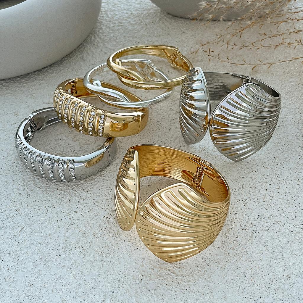 Ingemark Exaggerated Hip Hop Metal Scallop Knot Open Bangles Women Trend Vintage Gold Color Rhinestone Bracelet Men Jewelry
