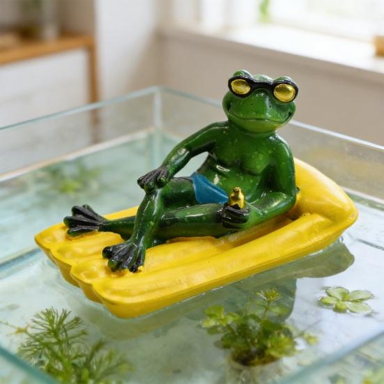 Schwimmende Harz-Froschfigur Lustiger Frosch auf einem Schwimmring-Statue für Außenbereich Garten Teich Wasserbecken Blumentöpfe Dekoration