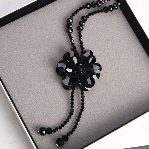 Geometrisk anhengskjede med store og små firkanter