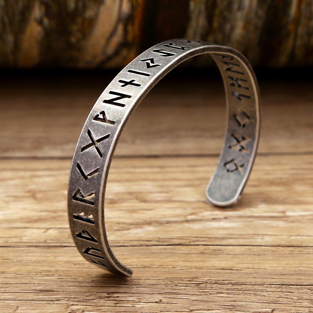 Pulsera de Acero de Titanio para Hombre con Texto Hueco Vintage Desgastado