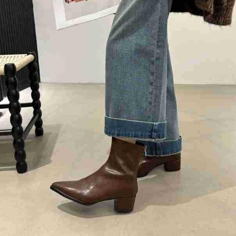 

Pointed European and American short boots women s new 2025 autumn and winter women s boots fashion thick heel thin boots niche design Martin boots 39