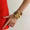 Bracelet Ouvrant Fleur Métal Rétro de Luxe – Large Bracelet Haut de Gamme pour Femmes