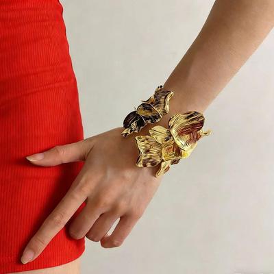 Luxury Retro Metal Flower Open Bangle – High-End Wide Bracelet for Women
