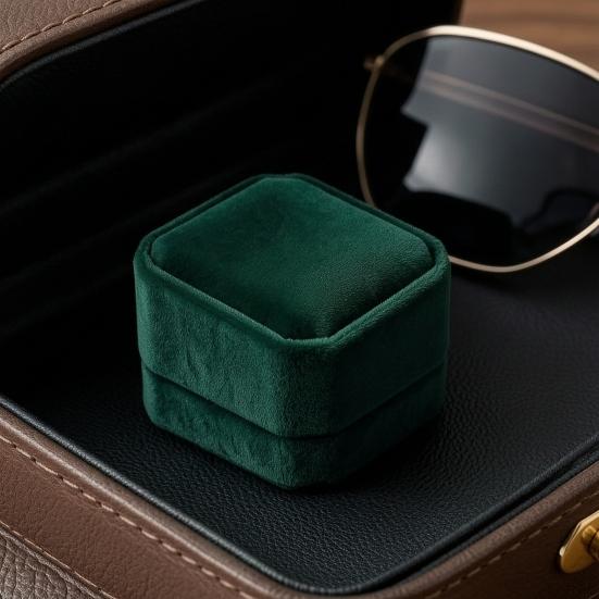 Velvet Jewelry Box, Dark Green Suede Flip Cover Hard Case, Scratch-Proof Shock-Proof Organizer, Jewelry Storage Box for Travel