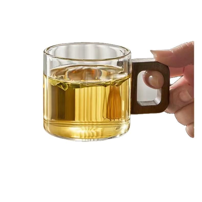 High Borosilicate Glass Tea Cup with Walnut Handle – Thick, Heat-Resistant, Anti-Scalding, Perfect for Tea Tasting.