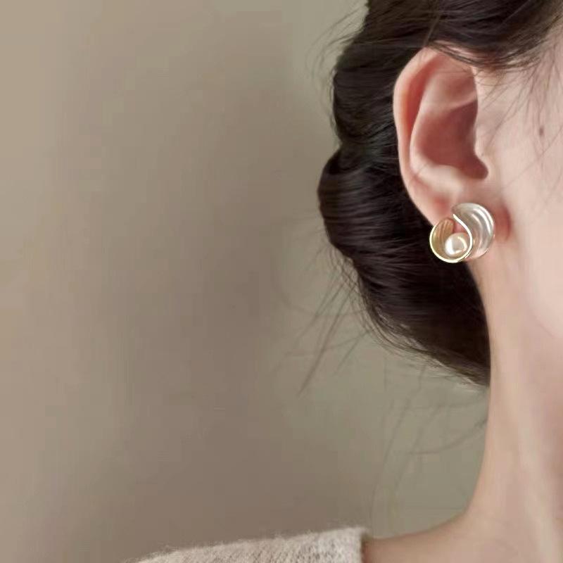 2024 New Retro Light Luxury Pearl Stud Earrings Korean Simple Zircon Christmas Party Girl's Temperament Accessories For Woman