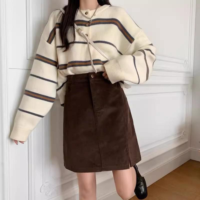 Plus Size Coffee Corduroy A-line Midi Skirt with Side Slits - Retro Hip-Covering Bodycon for Autumn/Winter