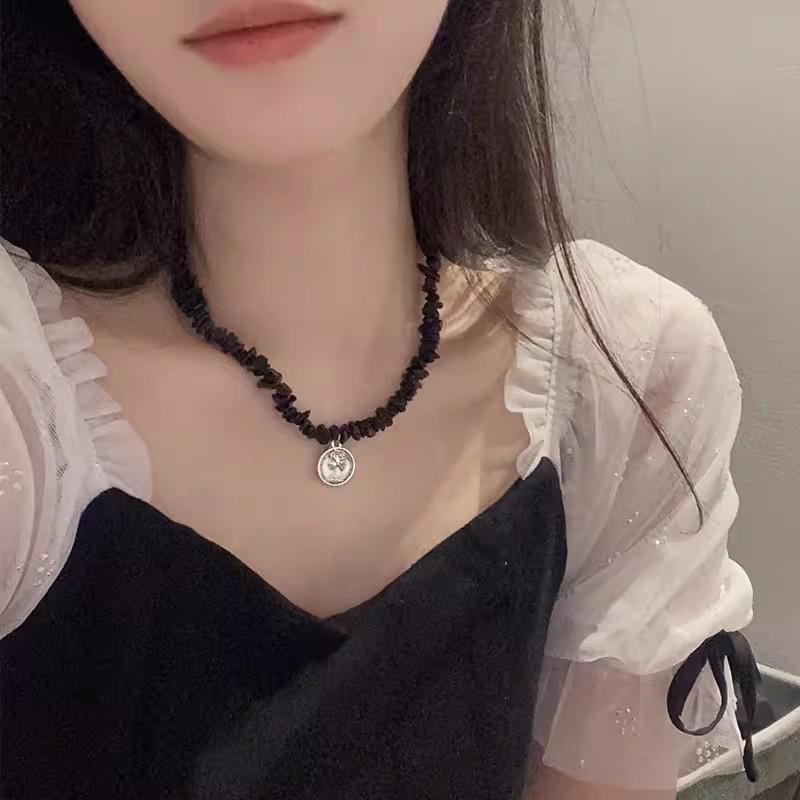 2025 High-End Gothic Punk Necklace: Y2K Dark Style Clavicle Chain for Women