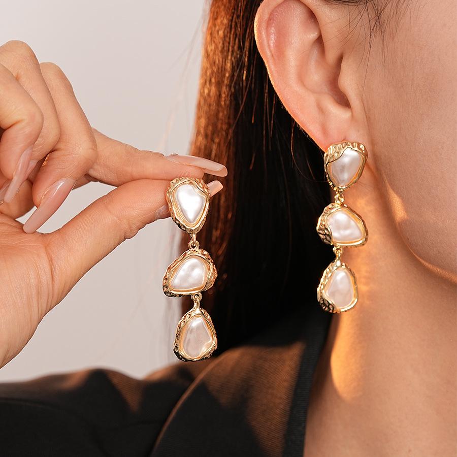 French Style Vintage Simulated Pearl Dangle Earrings for Women Gifts Temperament Fine Stud Earrings Banquet Jewelry Accessories