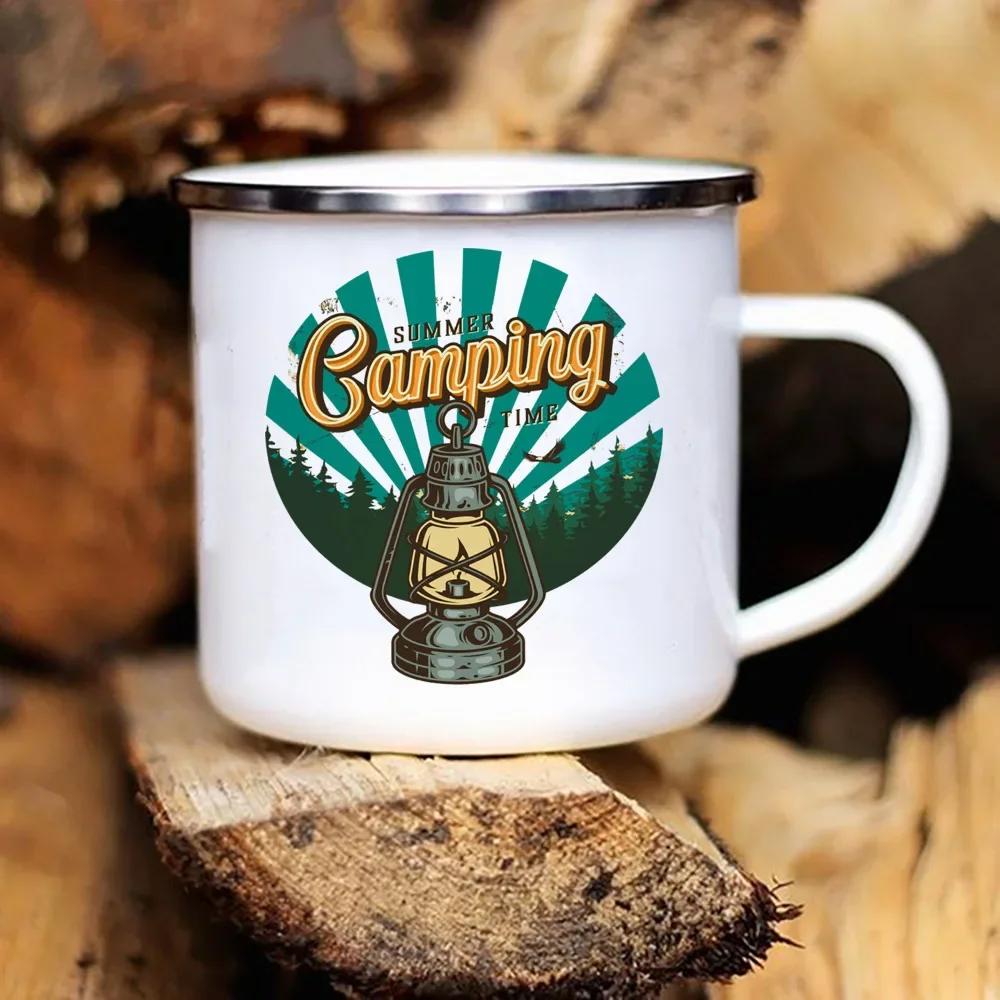 Nuove Tazze da Campeggio Smaltate Stampate Caravan Campeggio Avventura Falò Festa Tazza per Birra Succo Tazze con Manico Montagna Regali per Camper