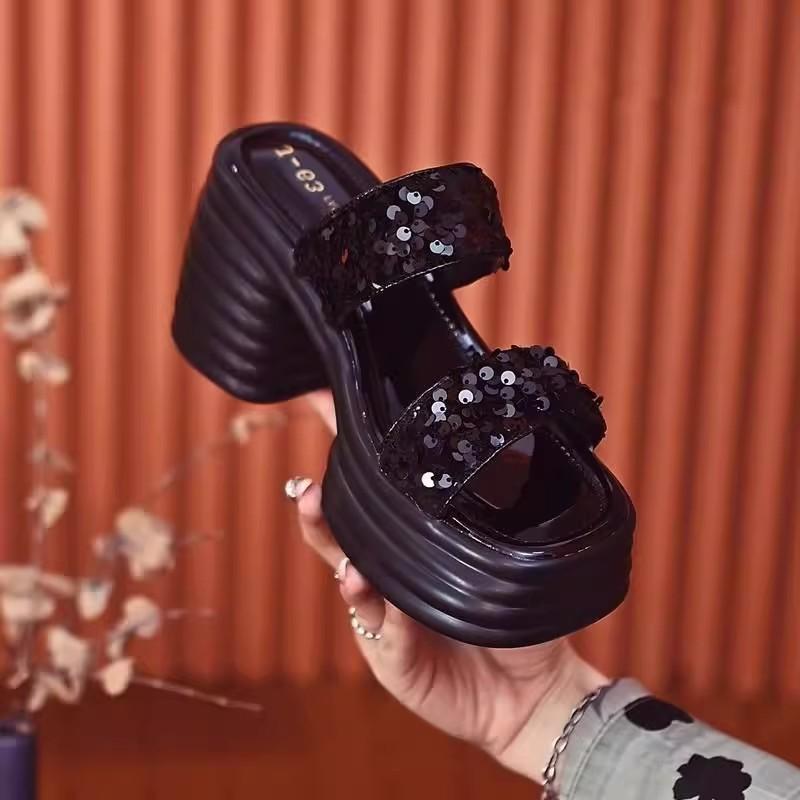 

Женские босоножки на высоком каблуке, маленькие повседневные мягкие подошвы, не утомляют ноги, новые маленькие шлепанцы на толстом каблуке для летней носки 40 чёрный