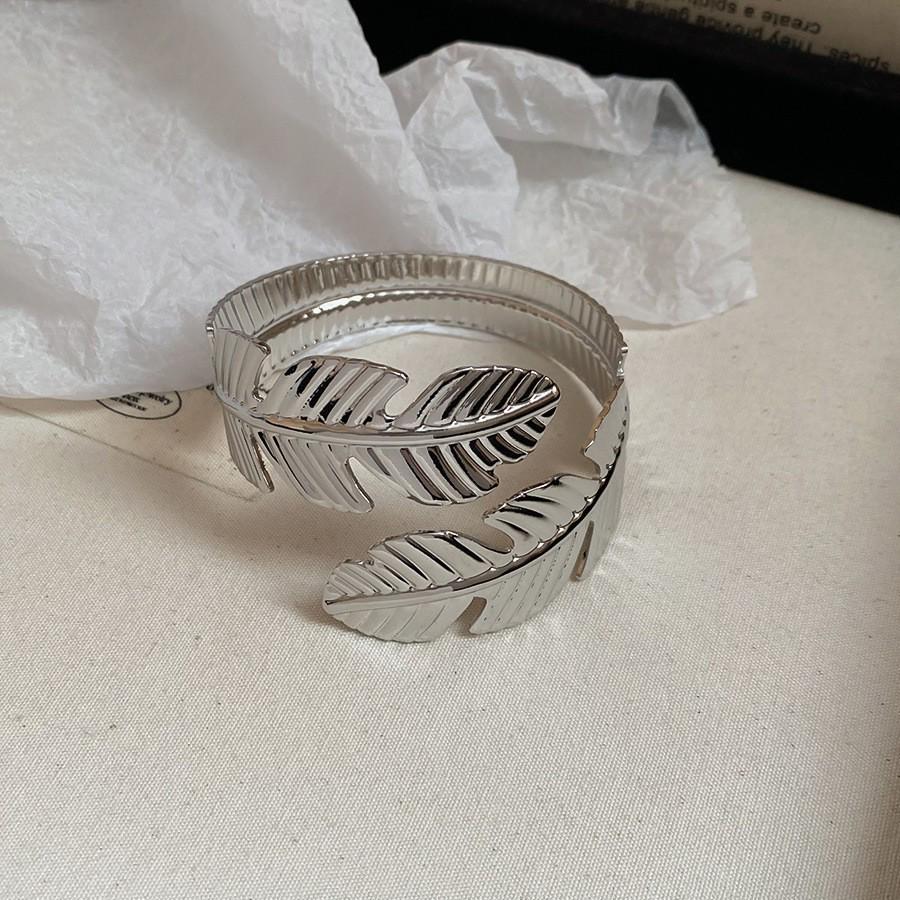 Minimalist Metal Grid Bracelet - European & American Fashion Niche, High-end Style Hand Jewelry