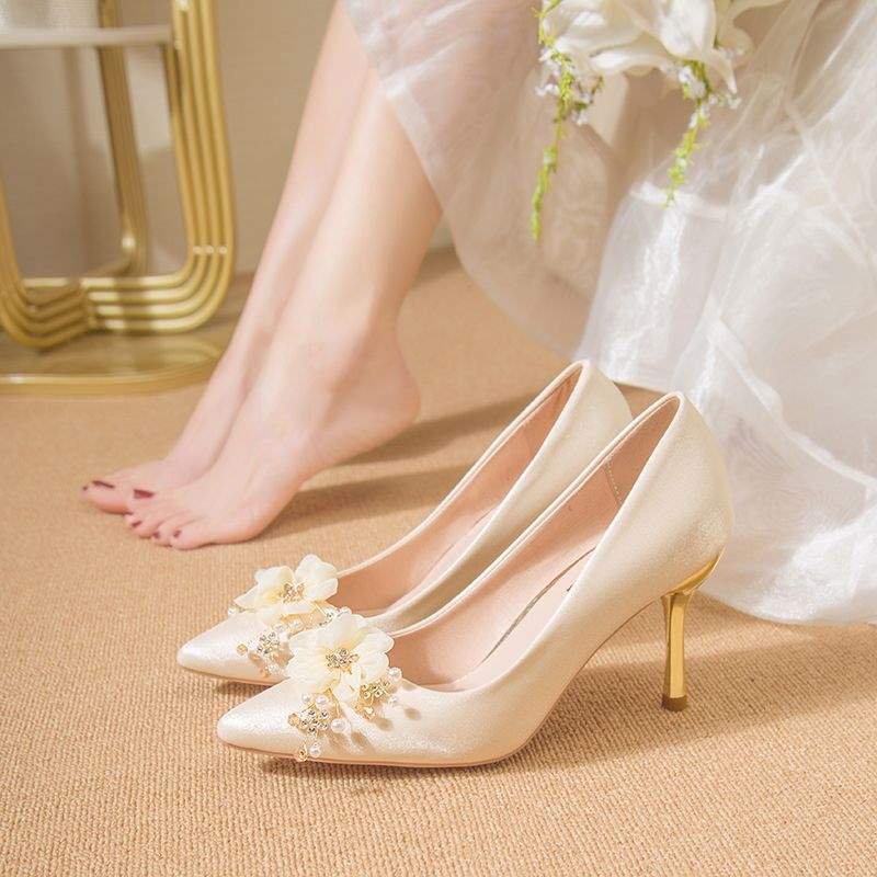 

Champagne wedding shoes, satin wedding shoes, bridal shoes, single shoes, high heels, wedding dress show, and bridesmaid shoes are not tiring. 40