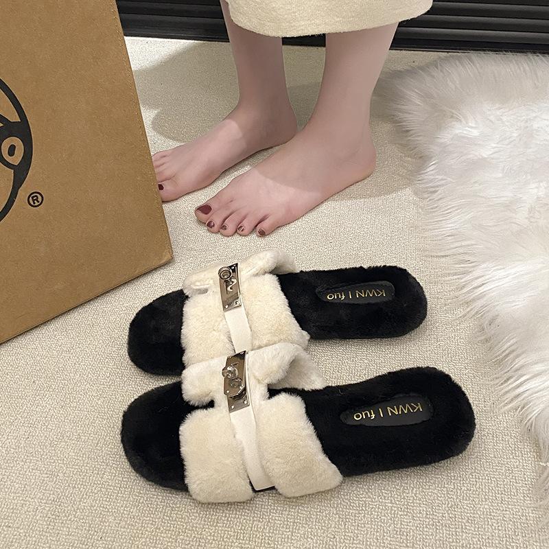 

2025 новые пушистые тапочки женские носят на плоской подошве бархатные интернет-знаменитости нескользящие с перекрестными ремешками металлическая пряжка ретро хлопковые швабры 40