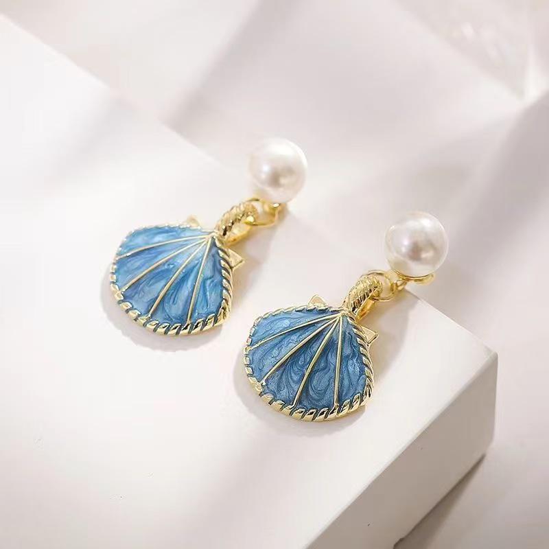Versatile Retro Pearl Stud Earrings for Women