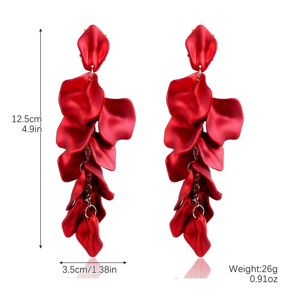 Orecchini a nappa con rosa rossa esagerata in stile Ankara