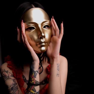 Damer helansikte sexig vuxen performance nätröd guld och vit dans nationell stil Halloweenmask rolig