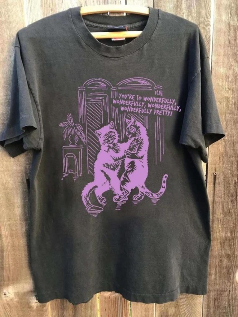 The Cure Love Cat Retro Summer Vintage Retro Casual Unisex Fashion YK Tshirt Suitable for Both Unisexs and Womens T Shirt