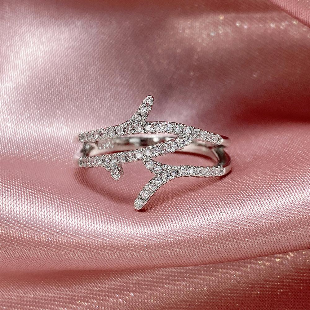 

European American Light Luxury Ring, Women s Shiny Fashion INS Trendy Personality Cold Retro Style High-end Elegant Tail Ring 8