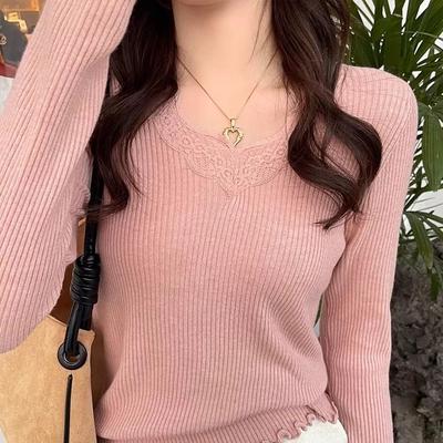 Camisa Tricotada Versátil de Outono/Inverno com Decote V, Renda e Design de Barra Macia e Aderente e Parte Superior com Orelhas de Madeira