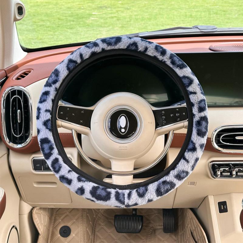 Plush Leopard Print Steering Wheel Cover - Warm Fleece Universal Grip