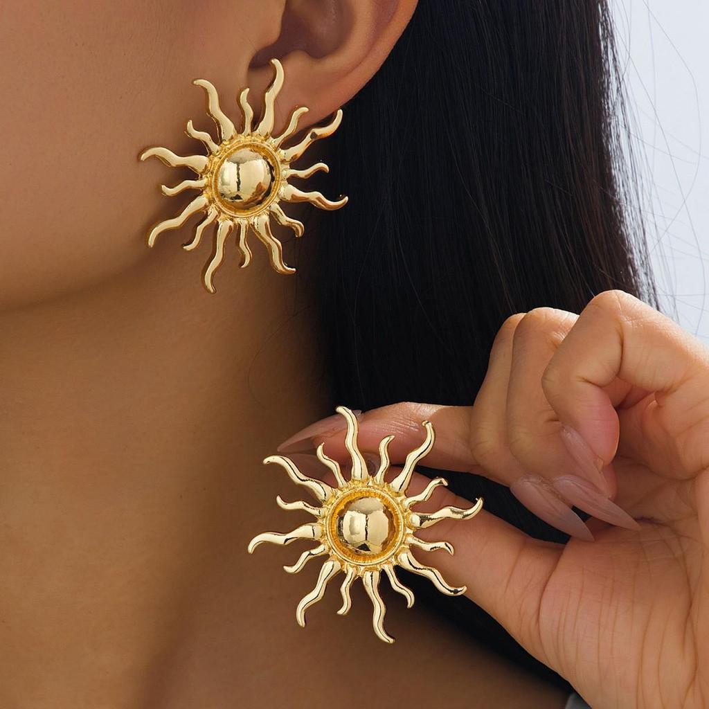 Luxurious European Sun-Shaped Zinc Alloy Earrings for Women - Bold, Fashionable, and High-End