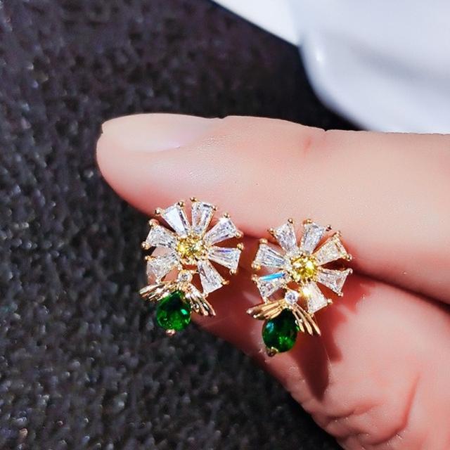 

Модные изящные серьги-гвоздики для женщин, модные женские ослепительные хрустальные аксессуары, повседневные изысканные ювелирные изделия