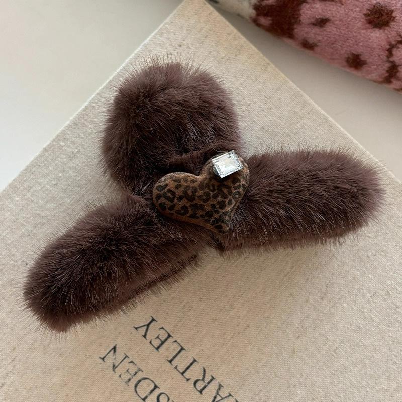 Meillard Leopard Heart Plush Claw Clip: Retro Versatile Hairpin Accessory