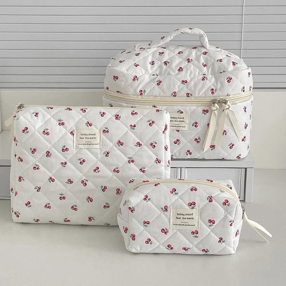 Fashion Pink Flower Women's Clutch Bag Toiletry Makeup Tool Storage Pouch Portable Tote Travel Quilting Cosmetic Bag Handbag