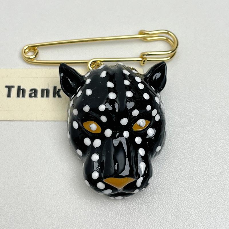 Elegant Enamel Leopard Head Brooch For Women Luxury Vintage Queen Style Pin Accessory Daily Party Accessory