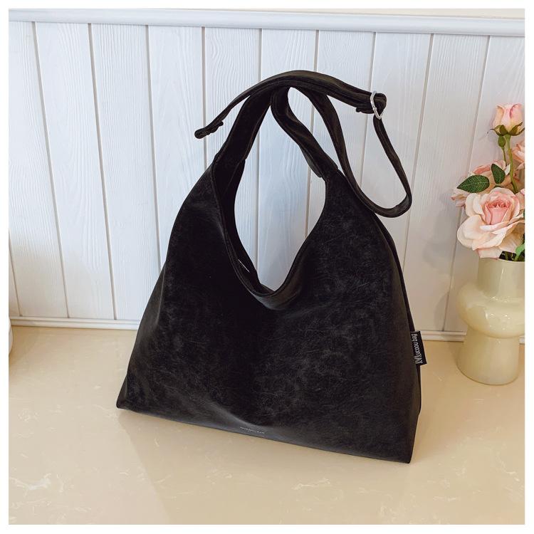 

Модная матовая ретро сумка под мышкой тоут женская большой вместимости 2025 новая универсальная на плечо кроссбоди сумка-мессенджер тренд чёрный