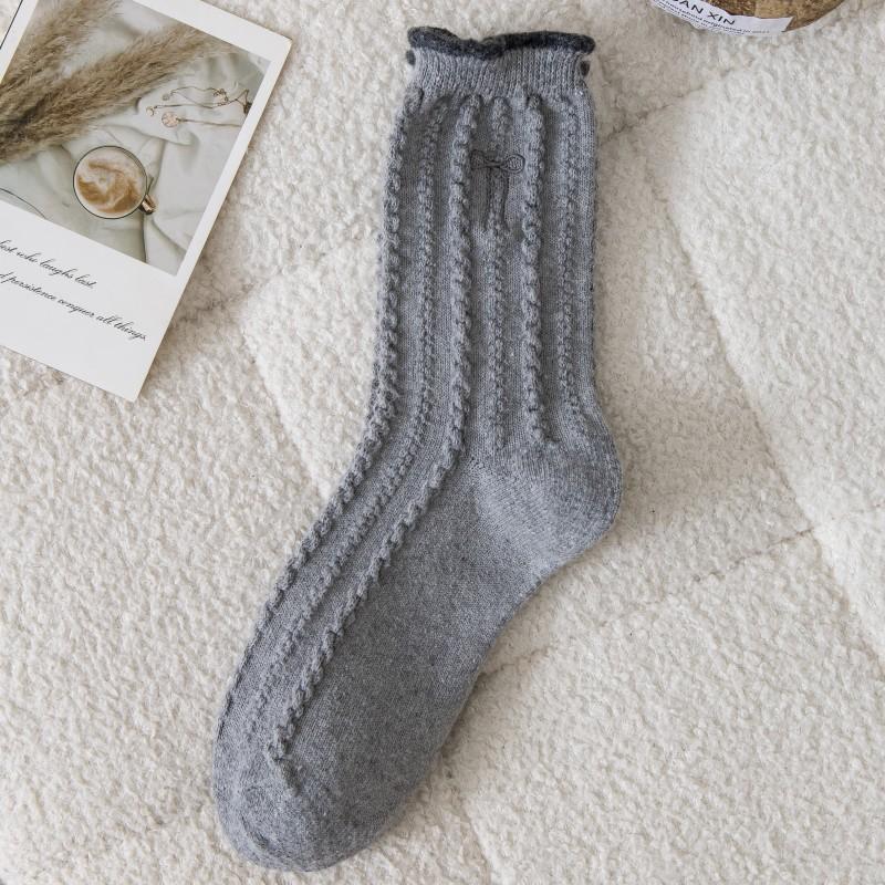 Embroidered Bow Wool Socks, Thickened Warm Socks for Autumn and Winter, Women's Twisted Retro Mid-calf Socks, Women's Socks
