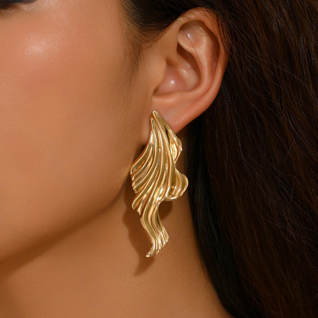 European and American Style Earrings, Fashionable Leaf Design Versatile, Light Luxury Earrings for Women