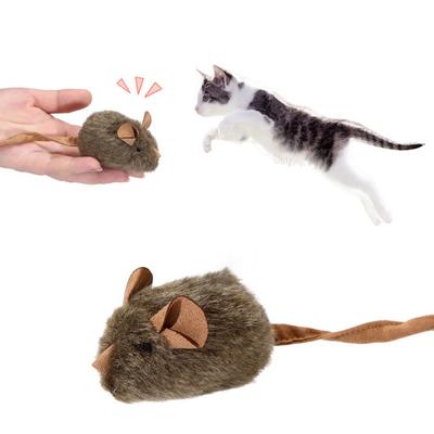 Katzen-Spielzeug Plüschmaus stimuliert natürlichen Jagdinstinkt Katzen-Stimulationsspielzeug mit interaktiver Zugaktivierung Weiches Pelziges Haustier-Spielzeug