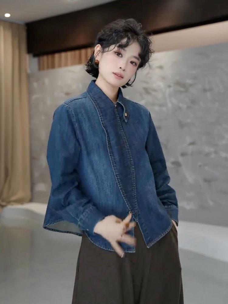 Women's Plus Velvet Thickened Denim Shirt Jacket - Long-Sleeved, Versatile, High-End for Autumn/Winter 2025.