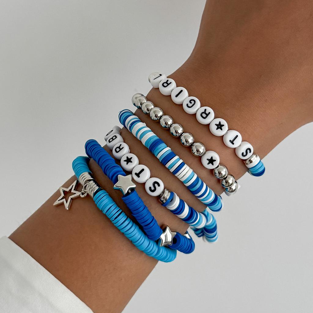 Personalisierte CCB-Buchstaben Weichkeramik Elastisches Armband Set, Kreativer Fünfzackiger Stern Anhänger Gestapelte Armbänder