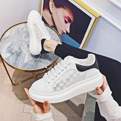 Scarpe da donna in pelle estive nuove traspiranti versatili platform scarpe a rete scarpe sportive da studente suola platform aumentano l'altezza