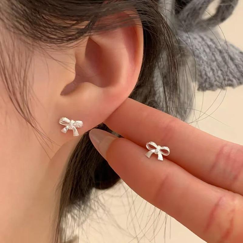 Raising Ear Holes, Small Stud Earrings for Women, Simple, Sweet, Small and Fresh Earrings, Niche Design, Versatile Earrings