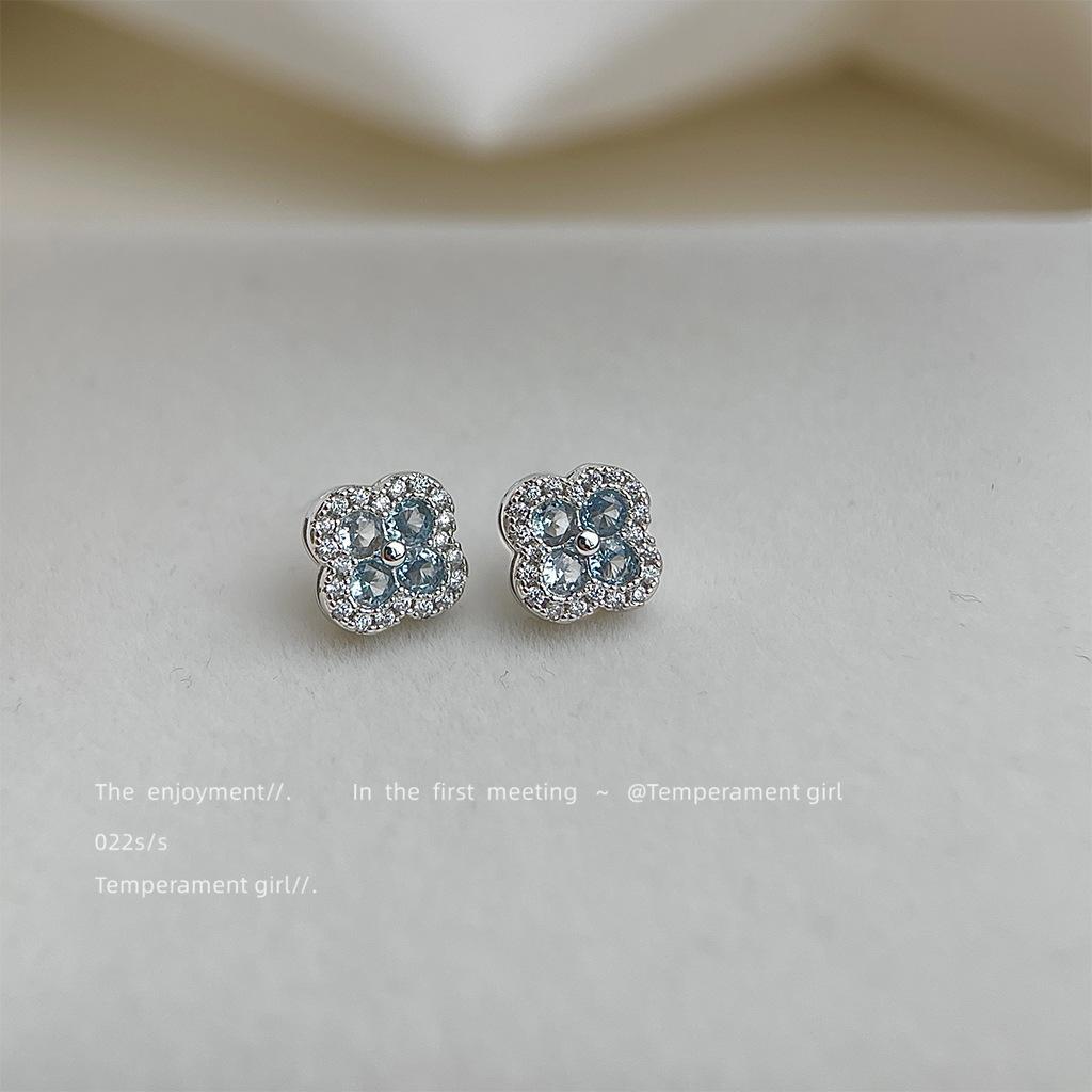 

Micro-inlaid zircon aquamarine three-dimensional 925 silver needle new stud earrings, commuter style earrings.