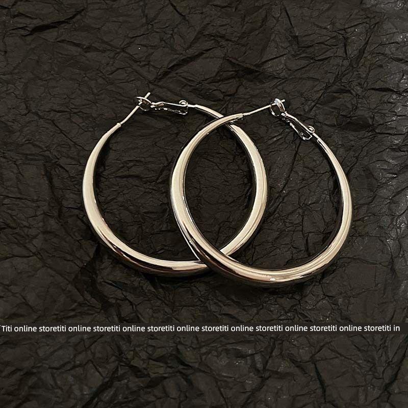 

Classic Returns! Super Versatile Gold and Silver Glossy Plain Hoop Earrings, European and American Style, Niche High-End Earrings Silver 4cm