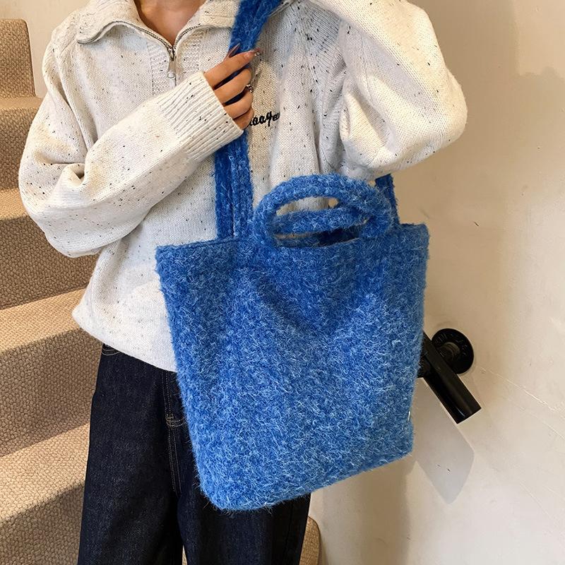 New Lazy Style Plush Shoulder Bag Autumn and Winter Fashion Handbag Bag Casual Large Capacity Women's Work Commuting Bag