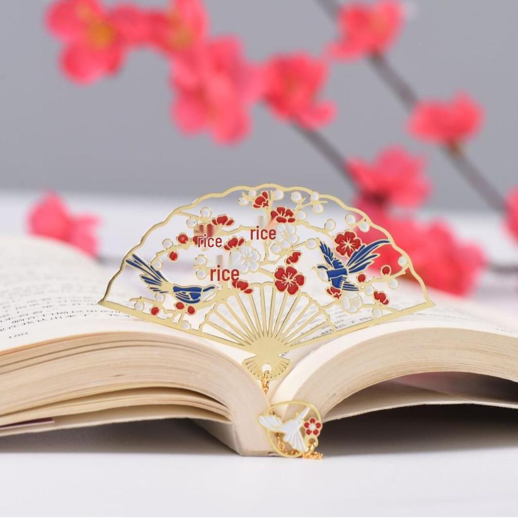 Brass Hollow Carved Foldable Fan Bookmark: Chinese Style Cultural Creative Gift